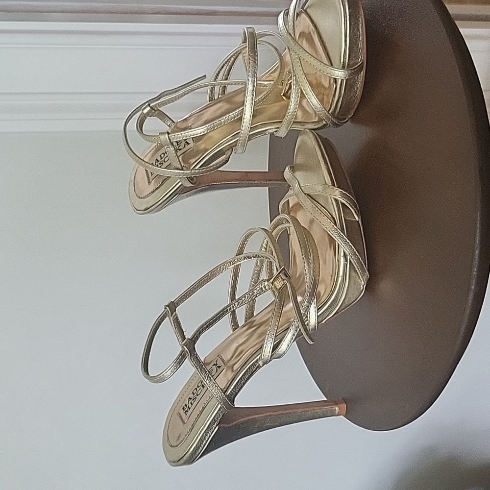 Badgley Mischka gold strappy plarforms. Size 8